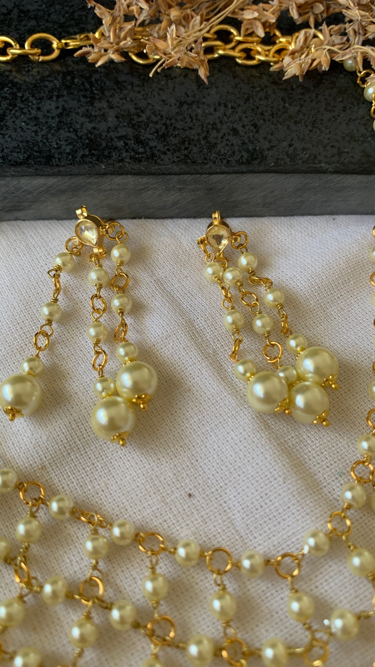 Criss-Cross White Necklace Set