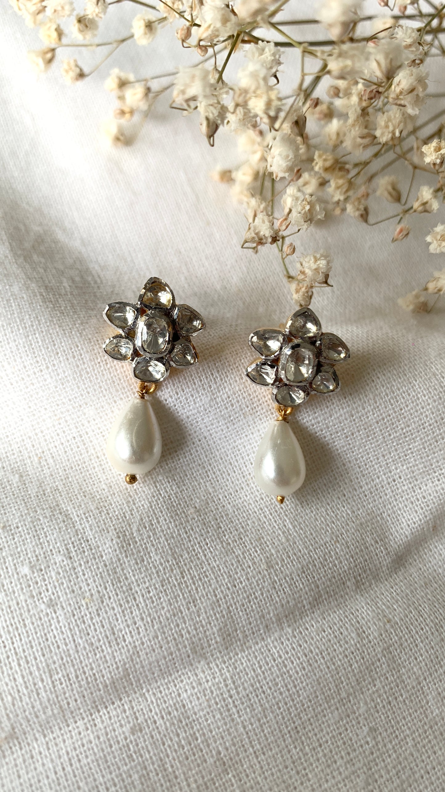 Faiz Pearl Earrings