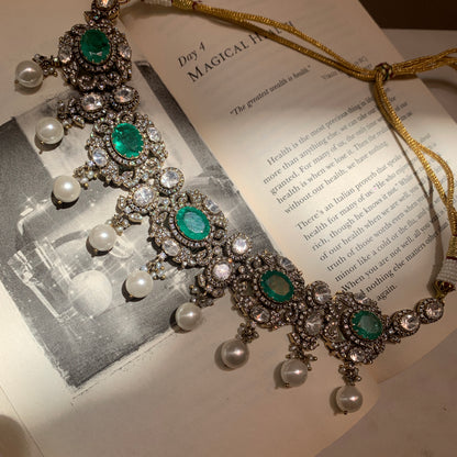 Victorial Pearl Emerald Necklace Set