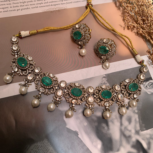 Victorial Pearl Emerald Necklace Set