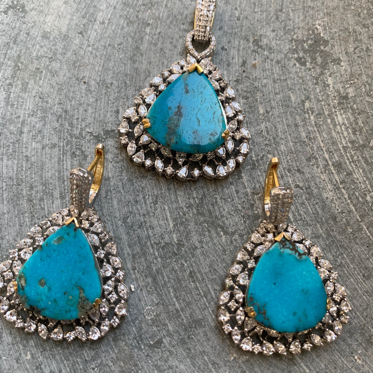 Turquoise Pendent Set