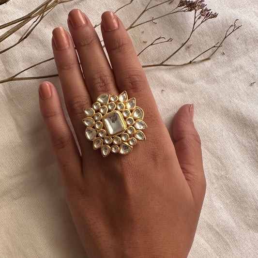 Statement Kundan Ring